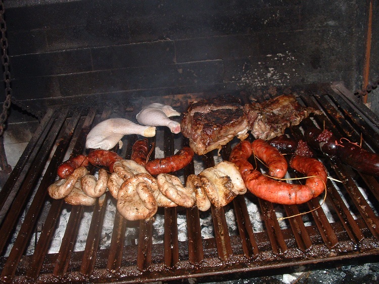 Argentinian_Parilla_Meat_Cooking