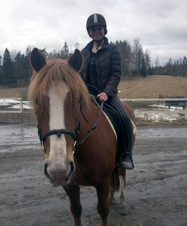 natalie-horseback-riding