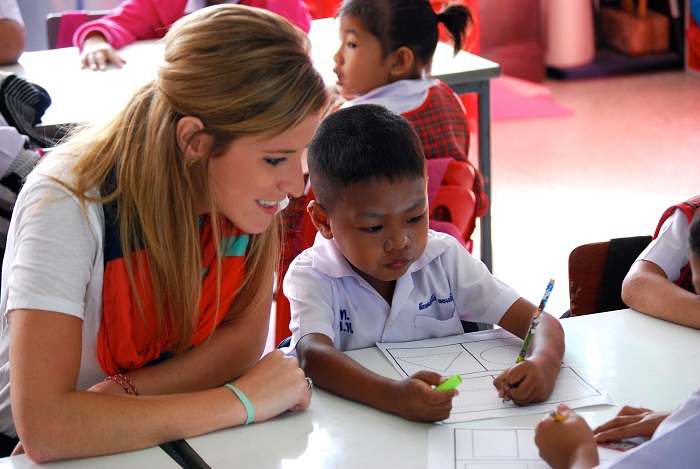 Greenheart Travel teacher Lisa Crabbe working with students in Thailand