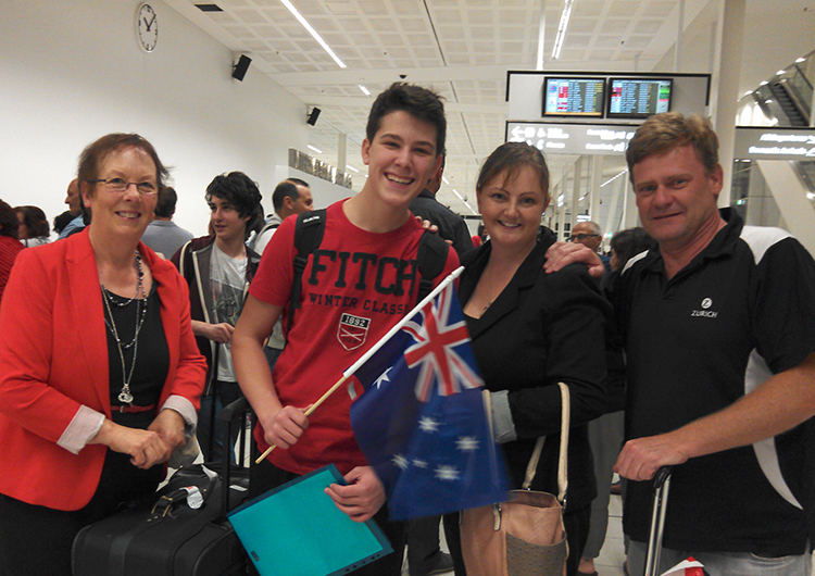 high-school-student-and-host-family-australia