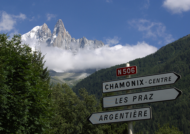 mountain-with-french-signs