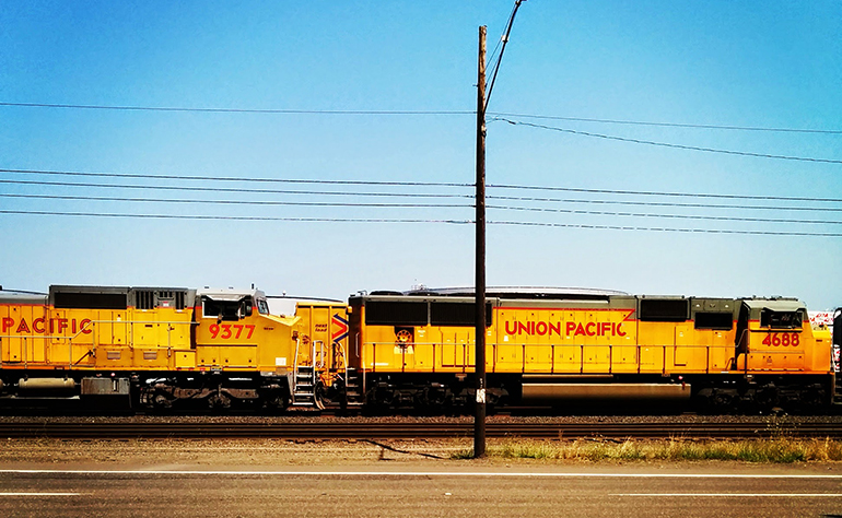 yellow trains in Oregon