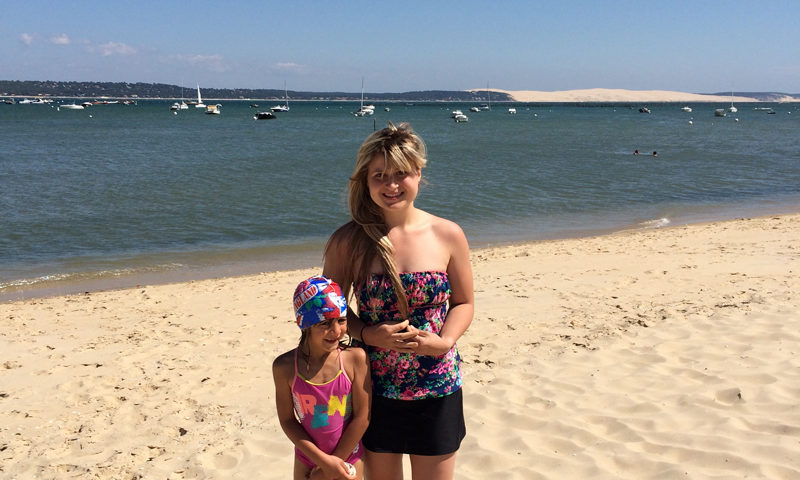 courtney-with-her-host-sister-in-france-at-the-beach