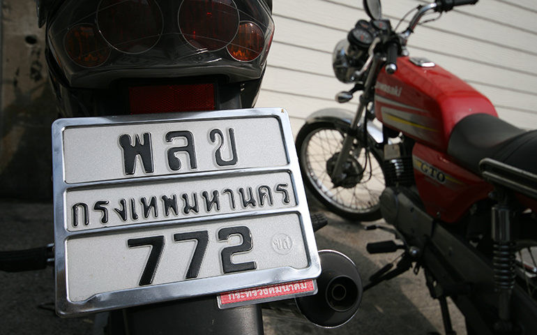 Thai language on a license plate. Photo by Arvind Grover.