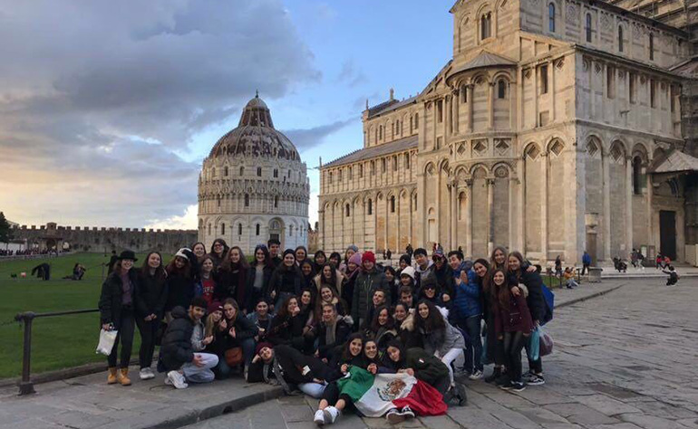 Greenheart Travelers sight seeing in Pisa